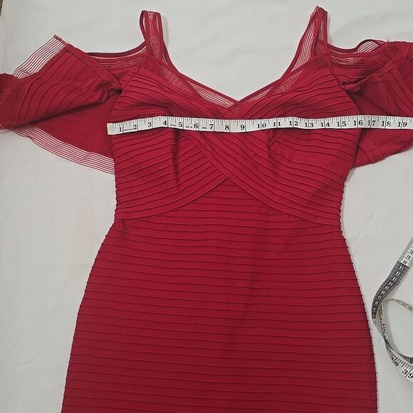 MALIAH COLD-SHOULDER PINTUCK JERSEY DRESS S - Picture 5 of 9